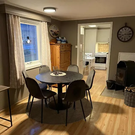 Feriehus Landsbyhus I Lofoten