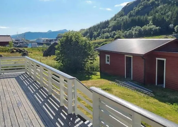 Landsbyhus I Lofoten בית נופש *